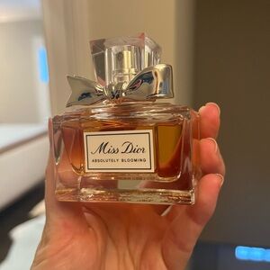 Miss dior absolutely blooming